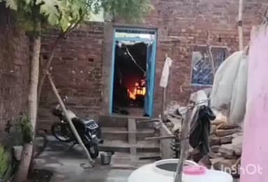 श्योपुर: जानपुरा में खाना बनाते समय सिलेंडर में लगी आग, युवक की सूझबूझ से टला बड़ा हादसा