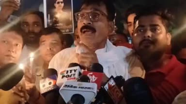 गोपालगंज: भोजपुर जिले के भरत भूषण तिवारी एनकाउंटर के विरोध में गोपालगंज शहर में निकाला गया कैंडल मार्च, पुलिस लापरवाही पर उठा सवाल