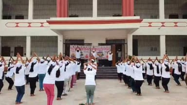 महिला एवं बाल विकास निगम के द्वारा सशक्त हुईं बेटियां सहरसा में अंतरराष्ट्रीय योग दिवस के अवसर पर सैकड़ों छात्राओं ने लिया स्वस्थ एवं आत्मनिर्भर भारत का संकल्प
