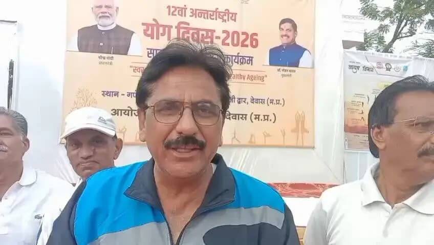 #अंतर्राष्ट्रीय_योग_दिवस पर नागरिकों द्वारा स्वस्थ व निरोगी काया के लिए उत्साह से किया योग। हमें स्वस्थ रहने के लिए निरंतर योग करन चाहिए:-श्री अरविंद त्रिवेदी #dewas
@JansamparkMP
@ayush_mp
@moayush
@CMMadhyaPradesh
@DrMohanYadav51
@narendramodi #InternationalYogaDay https://t.co/MctVbJqebU