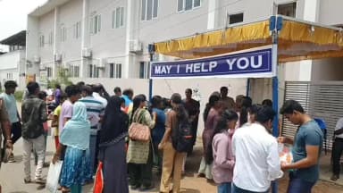 திண்டுக்கல் கிழக்கு: *திண்டுக்கல் மாவட்டத்தில் 3080 மாணவ மாணவிகள் நீட் மறுத்தேர்வு எழுதுகின்றனர் - பலத்த சோதனைக்கு பின்பு தேர்வு மையங்களுக்குள் அனுமதி