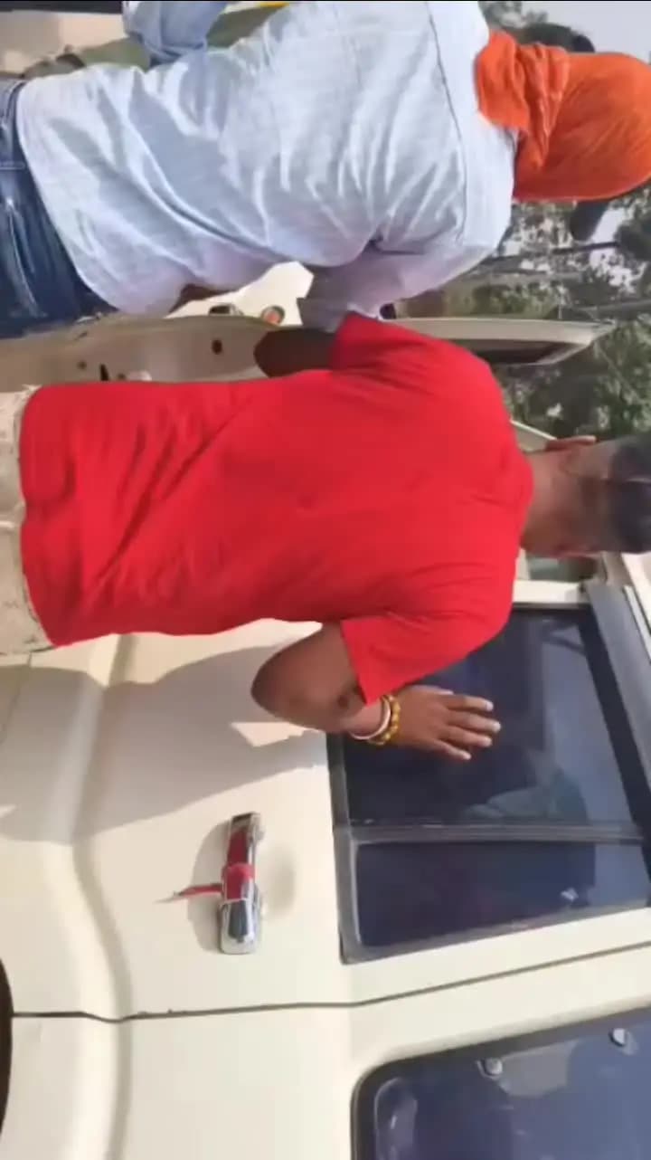 क्रांति वीर पार्टी के बैद्यराज कृष्णा पासवान को खुल्याम सड़क पर मारा गया वाह रे गुंडा राज भोजपुर पुलिस भी बिक चुकी है