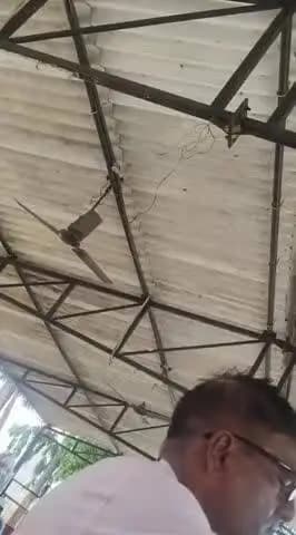 यह गोरखपुर जिले के बांसगांव तहसील का सबसे भ्रष्ट कानूनगो राधेश्याम उपाध्याय है यह राजस्व का एक कर्मठ और ईमानदार कर्मचारी