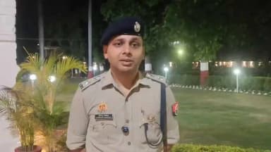 थाना गाजीपुर में ग्राम लम्हैटा है जहां पर आज रात करीब 12.30 बजे 112 को सूचना मिलती है कि बारात में फायरिंग की घटना हो गयी है जिसमें 3-4 लोग घायल हुए हैं। तुरंत वहां पर 112 व थाना गाजीपुर की पुलिस टीम पहुंचती है। घायलों को मिलते हैं और तुरंत अस्पताल लेकर जाते हैं। घायलों में से एक जिसका नाम धीरज, जाति केवट, उम्र करीब 50 वर्ष है, उसकी मृत्यु हो जाती है। बाकी जो 04 लोग घायल हैं, वो सीरियस कंडीशन में नहीं हैं, उनकी स्थिति अच्छी है। सीएचसी से प्राथमिक इलाज करने के बाद बेहतर इलाज हेतु कानपुर रेफर कर दिया गया है। मौके पर उच्चाधिकारी और मेरे द्वारा घटना का निरीक्षण किया जाता है तो पाते है कि वहां पर लड़का और लड़की दोनों पक्षों से मेहमान आये हुए थे। एक पास के ही गांव का, जिसका नाम सुमित तिवारी उर्फ पप्पू तिवारी, उम्र 45 वर्ष बताया जा रहा है, वह अपने साथ लाइसेंसी सिंगल बैरल गन लेकर आया था। आसपास के लोग घटना स्थल पर मौजूद थे। उनके द्वारा बताया जा रहा है कि उसने जो सिंगल बैरल गन है, वो ड्रोन की तरफ उसने पॉइंट की थी और आसपास के लोगों ने जब उसको रोका तो वह अपनी गन नीचे रख रहा था, तब उसकी गन से फायर हो गया। उसमें एक ही गनशॉट फायर हुआ और जिसमें 05 लोग घायल हो गये थे। जो मृतक है, उसके घर पर सूचना दे दी गयी है। वह मूल रूप से गांव औगासी, थाना मरका, जनपद बांदा रहने वाला है। उसके परिजनों को सूचना दे दी गयी है और बॉडी अभी मोर्चरी में है। उसके बाद तहरीर पर मुकदमा पंजीकृत कराया जायेगा और अग्रिम विधिक कार्यवाही की जायेगी। मौके पर शांति व्यवस्था कायम है। उक्त के संबंध में #Spfhr की बाइट।
#uppolice
@Uppolice
@ADGZonPrayagraj
@igrangealld