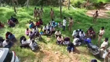 அகஸ்தீஸ்வரம்: ஈத்தாமொழி பகுதியில் தோப்பில் கறி விருந்து சமைத்த ரவுடிகள் உட்பட 51 பேரை ட்ரோன் மூலம் போலீசார் பிடித்தனர்.