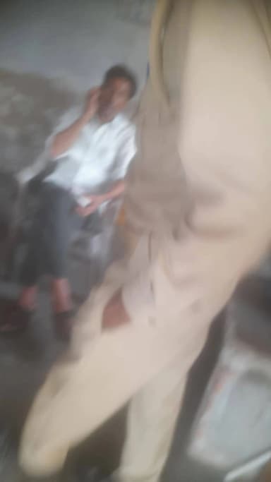 पी आर डी पुलिस लाइन के पास से अऐ ओर अटो पर बैठकर अटो वले पैस मगने पर धमकी पुलिस लाइन जके बंद कर देगे