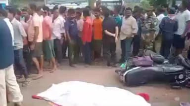 आदित्यपुर गम्हरिया: कोलाबिरा में हाइवा की चपेट में आकर महिला की मौत, बाइक सवार व्यक्ति घायल