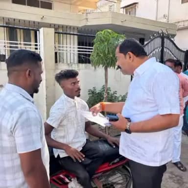 ಕಲಬುರಗಿ: ನಗರದ ತಮ್ಮ ಗೃಹ ಕಚೇರಿಯಲ್ಲಿ ಜನಸ್ಪಂದನ ನಡೆಸಿದ ಶಾಸಕ ಬಸವರಾಜ್ ಮತ್ತಿಮೂಡ್
