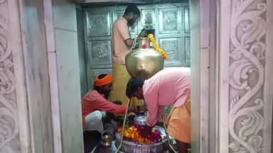 बस्सी: नई नाथ धाम मंदिर में भोले बाबा की फूल बंगले से आकर्षक झांकी सजाई गई, श्रद्धालुओं ने दर्शन कर मनोकामना मांगी