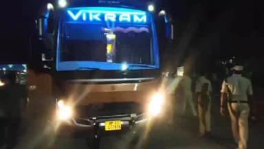 నిర్మల్: సోన్ మండలం గంజాల్ గ్రామ టోల్ ప్లాజా వద్ద డిటిఓ దుర్గాప్రసాద్ ఆధ్వర్యంలో తనిఖీలు, 16 ప్రైవేట్ బస్సుల సీజ్