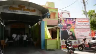 சாத்தூர்: ஆலங்குளம் தனியார் திருமண மண்டபத்தில் தமிழக முதல்வர் ஜோசப் விஜய் அவர்களின் பிறந்தநாள் தவெக சார்பாக ரத்ததான முகாம் அமைச்சர் ஜெகதீஸ்வரி பங்கேற்பு