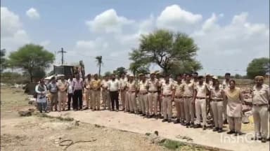 अरनोद: प्रतापगढ देवेल्दी में तस्कर भाइयों के अवैध फार्म हाउस पर चला बुलडोजर, सरकारी भूमि से हटाया गया अतिक्रमण