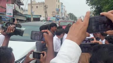శ్రీకాకుళం: హిరమండలం పోలీస్ స్టేషన్ కు హాజరైన ఎమ్మెల్సీ దువ్వాడ శ్రీనివాసరావు