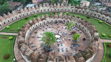 #WATCH | Against the magnificent backdrop of the historic Shiv Mandir in Kalna, Purba Bardhaman, people came together to celebrate International Yoga Day. The blend of spirituality, heritage, and wellness made for a truly inspiring and memorable experience.
#IDY2026 #YogaForHealthyAgeing