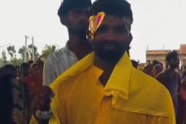सूरजगढ़: हाथों में हथकड़ी डाले शादी के मंडप पर पहुंचा दूल्हा, कजरा थाना क्षेत्र के बसुहार गांव का मामला