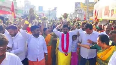வாலாஜா: வாலாஜாவில் தமிழக முதல்வர் ஜோசப் விஜயின் பிறந்த நாளை முன்னிட்டு 2652 பெண்கள் பால்குடம் எடுத்து சிறப்பு நேர்த்திக்கடன்