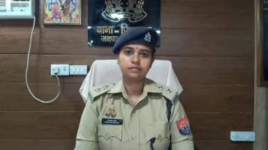 #gorakhpurpolice
#PoliceAction
➡️#PsPipraich क्षेत्रान्तर्गत स्थित रामपुर खुर्द में विवाहित महिला द्वारा फांसी लगाकर आत्महत्या कर लेने के संबंध में सूचना प्राप्त हुई जिसपर तत्काल स्थानीय पुलिस द्वारा मौके पर पंहुचकर शव को कब्जे में लेकर पोस्टमार्टम हेतु भेजा गया । फिल्ड यूनिट द्वारा घटनास्थल की जाँच की गयी है । अग्रिम विधिक कार्यवाही की जा रही है ।
➡️जिसके संबंध में #COChaurichaura की वीडियो बाईट-
#UPPolice #VideoByte
@dgpup @AdgGkr @adgzonegkr @diggorakhpur