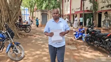 சிவகங்கை: ஏடிஎம்மில் பணம் வரவில்லை; கணக்கிலிருந்து ரூ.10,000 பிடித்தம்... 5 மாதங்களாக அலைக்கழிக்கப்படுவதாக காவலாளி வேதனை