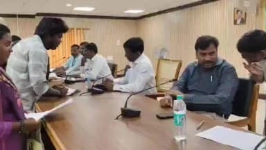 செங்கல்பட்டு: செங்கல்பட்டு மாவட்ட ஆட்சியர் தலைமையில் மக்கள் குறைதீர் கூட்டம் நடைபெற்றது