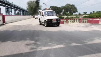 बसंतपुर: कोसी नदी का जलस्तर 1,86,385 क्यूसेक को किया पार, खोले गए 22 फाटक, डीएम और एसपी ने चीफ इंजीनियर के साथ कोसी बराज का किया