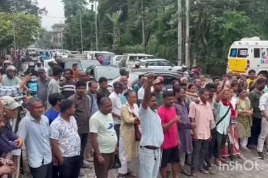 পূব ডিব্ৰুগড়: অসম চিকিৎসা মহাবিদ্যালয়ত পথ বন্ধ কৰি ডায়েলাইছিছ ৰোগীসকলৰ তীব্ৰ প্ৰতিবাদ