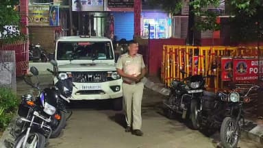 சங்கராபுரம்: எஸ்.குளத்தூர் மும்மூனை சந்திப்பு பகுதியில் இருசக்கர வாகனத்தில் கஞ்சா கடத்தி வந்த இரண்டு இளைஞர்கள் கைது நான்கரை கிலோ கஞ்சா பறிமுதல்