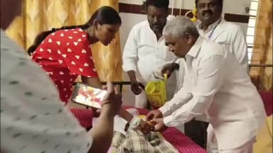 வேடசந்தூர்: அரசு ஆஸ்பத்திரியில் பிறந்த குழந்தைகளுக்கு தங்க மோதிரம் வழங்கிய தமிழக வெற்றி கழகத்தினர்