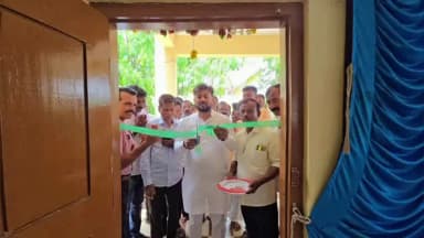 ಹಡಗಲಿ: ಪಟ್ಟಣದಲ್ಲಿ ಸಾರ್ವಜನಿಕ ಶಾಖಾ ಗ್ರಂಥಾಲಯದ ನೂತನವಾಗಿ ನಿರ್ಮಿಸಲಾದ ಮೊದಲನೇ ಮಹಡಿಯ ಕಟ್ಟಡವನ್ನು ಉದ್ಘಾಟನೆಗೊಳಿಸಿದ ಶಾಸಕ ಕೃಷ್ಣ ನಾಯ್ಕ್