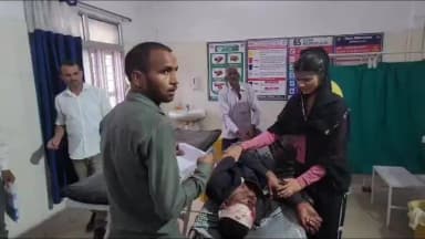जतारा: लार पुल के पास सड़क हादसा बाइक सवार युवक गंभीर घायल झांसी रेफर