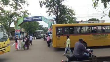 చింతలపూడి: జంగారెడ్డిగూడెం ఆర్టీసీ బస్టాండ్ ఎదురుగా ఆగిపోయిన విద్యా వికాస్ బస్సు తీవ్ర ఇబ్బందులు ఎదుర్కొంటున్న స్థానికులు