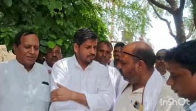डीग: जमीन पर अवैध कब्जे और निर्माण के विरोध में कांग्रेस ने कलेक्ट्रेट पर किया धरना, जिला कलेक्टर को सौंपा ज्ञापन