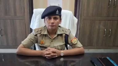 दिनांक 22-06-2026 को थाना सोरों क्षेत्रान्तर्गत ग्राम नगला पल्टू में एक व्यक्ति के साथ मारपीट व अमर्यादित व्यवहार की सूचना प्राप्त होने पर स्थानीय पुलिस द्वारा तत्काल मौके पर पहुँचकर आरोपियों को पुलिस हिरासत में लेकर अभियोग पंजीकृत करते हुए थाना स्तर से की जा रही अग्रिम विधिक कार्यवाही के सम्बन्ध में क्षेत्राधिकारी नगर सुश्री आँचल चौहान द्वारा दी गयी बाईटः- @Uppolice @dgpup @adgzoneagra @rangealigarh @homeupgov