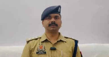 दिनांक 21/06/2026 को जनपद सुल्तानपुर के कोतवाली नगर के घंटाघर चौकी क्षेत्र के लक्ष्मी होटल पर पेमेंट के विवाद को लेकर के दो पक्षों के बीच में मारपीट की घटना कारित हुई थी। उक्त के संबंध में तहरीर प्राप्त करके पीड़ित पक्ष की तरफ से अभियोग पंजीकृत कर लिया गया है।(1/3).. https://t.co/g40E8f26mS