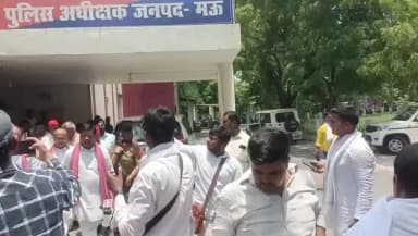 मऊ: सपा के दर्जनों कार्यकर्ताओं ने अपनी प्रमुख मांगों को लेकर पुलिस अधीक्षक कमलेश बहादुर जी को सौंपा ज्ञापन