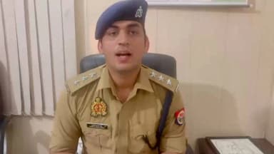 #Etawahpolice
थाना कोतवाली क्षेत्रान्तर्गत बैंक रोड पर हुयी घटना के सम्बन्ध में उच्चाधिकारीगणों द्वारा घटना स्थल का निरीक्षण कर लिया गया है एवं CO नगर के नेतृत्व में थाना कोतवाली और SOG/सर्विलान्स टीम सहित कुल 03 टीमों का गठन किया गया है शीघ्र ही घटना का सफल अनावरण किया जायेगा । https://t.co/HAlA5uP4UP