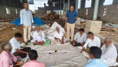 ప్రత్తిపాడు: ప్రత్తిపాడు పోలీస్ స్టేషన్ పరిధిలో పేకాటాడుతున్న 9 మంది అరెస్ట్