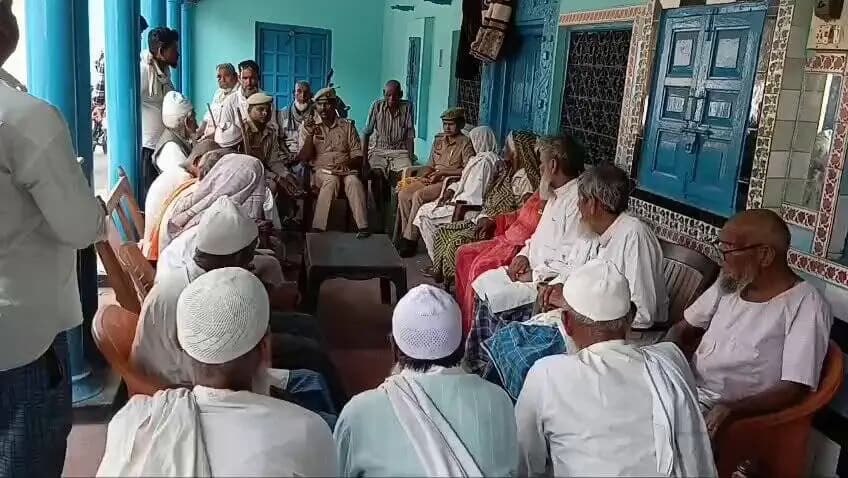 #SSP_SDR के निर्देशन में थाना त्रिलोकपुर कम्यूनिटी पुलिसिंग यूनिट (CPU) द्वारा थानाक्षेत्र के ग्राम पटखौली माफी मे वरिष्ठ नागरिको के साथ जनसंवाद एवं गोष्ठी कर उनकी समस्याओं को सुना गया व आवश्यक सरकारी योजनाओं की जानकारी दी गयी ।
@UPPolice
@AdgGkr
@digbasti
@dgpup
@AmarUjalaNews https://t.co/HucZoWuRJj