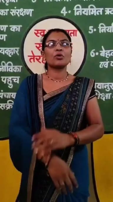 मेरा नाम ज्योति कोचे, मैं ग्राम तुमड़ागढ़ी से, ब्लॉक बिछुआ जिला छिंदवाड़ा की निवासी हूं। स्वयं सहायता समूह में जुड़ने के बाद मुझे बचत प्रशिक्षण और रोजगार का अवसर प्राप्त हुआ है। मेरी आय बढ़ी है और परिवार की आर्थिक स्थिति पहले से बेहतर हुई है। अब मैं आत्मनिर्भर महसूस करती हूं। मैं प्रधानमंत्री जी को धन्यवाद करती हूं कि इस योजना ने महिलाओं को आत्मनिर्भर बनने का अवसर दिया है।
#12YearsOfNariShakti
#12YearsOfSurakshitBharat
#12YearsOfSeva
#procwa #छिन्दवाड़ा
#JansamparkMP