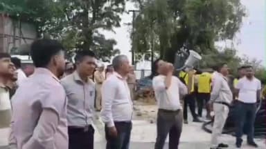 जाखणीधार: टिहरी में क्लर्क ने नौकरी से हटाए जाने पर बीएसएनएल के टावर पर चढ़कर किया जोरदार हंगामा