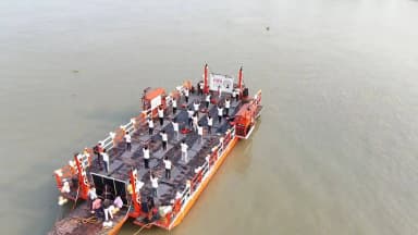 People performed yoga on a boat sailing along the River Bhagirathi in Kalna, Purba Bardhaman, marking International Yoga Day with a unique celebration of health, harmony, and mindfulness amidst nature.
#IDY2026 #YogaForHealthyAgeing