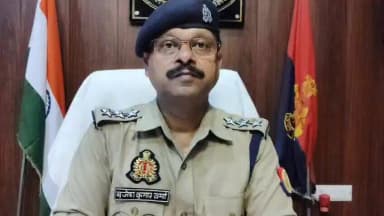 थाना भवानीगंज पुलिस द्वारा हत्या के आरोपी वाछिंत 01 अभियुक्त व 01 नफर अभियुक्ता की गिरफ्तारी तथा 02 बाल अपचारी को पुलिस अभिरक्षा मे लिए जाने के संबंध में श्री बृजेश कुमार वर्मा #CO_डुमरियागंज की वीडियो बाइट।
@Uppolice
@AdgGkr
@dgpup https://t.co/SMQyrkkvI2