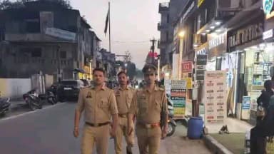 कोल: अलीगढ़ पुलिस ने की पैदल गश्त, संदिग्ध व्यक्तियों और वाहनों की चेकिंग