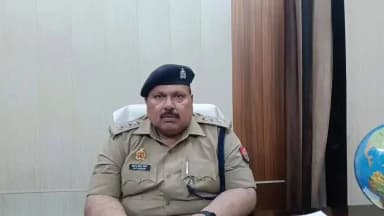 #Saharanpurpolice
#बाईट
➡️आज दिनांक 22.06.2026 को थाना देवबंद क्षेत्रान्तर्गत ग्राम लखनौती में श्रीमती वर्षा पत्नी रमेश द्वारा फांसी लगाकर आत्महत्या कर लेने की सूचना पर थाना देवबंद पुलिस द्वारा तत्काल मौके पर पहूँचकर पंचायातनामें की कार्यवाही कर शव को पोस्टमार्टम के लिए भेज दिया गया है। परिजनों की तहरीर प्राप्त होने पर सुसंगत धाराओं में अभियोग पंजीकृत कर अग्रिम वैधानिक कार्यवाही की जाएगी।
➡️जिसके सम्बन्ध में क्षेत्राधिकारी देवबंद द्वारा दी गई #बाईट
@Uppolice
@adgzonemeerut
@digsaharanpur
@aajtak
@News18UP
