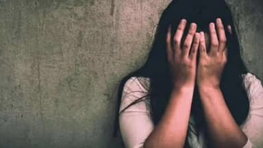 बैरसिया: भोपाल में महिला आयोग की जनसुनवाई में एक युवती ने शादी का झांसा देकर शारीरिक संबंध बनाने व रुपए ऐंठने का मामला दर्ज कराया
