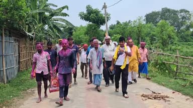 मनिहारी: मिलिक पोखर कन्ना में आयोजित तीन दिवसीय श्री श्री 108 राधा कृष्ण यज्ञ का हुआ समापन, नम आंखों से दी गई प्रतिमाओं का विदाई