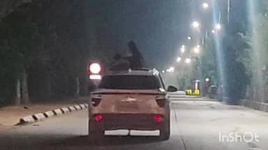 बिल्हा: एन एच पर देर रात क्रेटा कार के सुनरुफ को खोलकर स्टंटबाजी करने वाले पर चकरभाठा पुलिस ने की कार्रवाई
