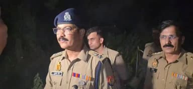 थाना सम्भल पुलिस टीम द्वारा पुलिस मुठभेड़ के दौरान 25 हजार रूपये का ईनामी, छिनैती का 01 वांछित अभियुक्त की अवैध शस्त्र, एक मोटरसाईकिल व 25 हजार रूपयों के साथ की गयी गिरफ्तारी व बरामदगी के सम्बन्ध में #ASPNorth सम्भल श्री कुलदीप सिंह की बाइट। #UPpolice #CrackDownSambhal https://t.co/pAsLZkdwTn