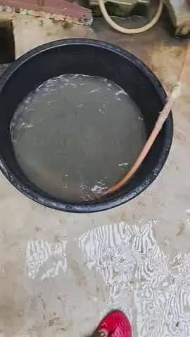 Chitra Gokul pur me jo pani aata hai vah na pine layak hai na janvro ko pilane layak hai had se jyda badboo marta hai