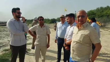 मथुरा: गंगा दशहरा की तैयारियों का महापौर और नगर आयुक्त ने लिया जायजा, घाटों का किया निरीक्षण