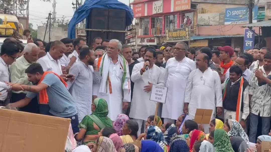 भूपेश बघेल की अगुवाई में तिल्दा थाना घेराव सफल, पुलिस ने दर्ज की FIR